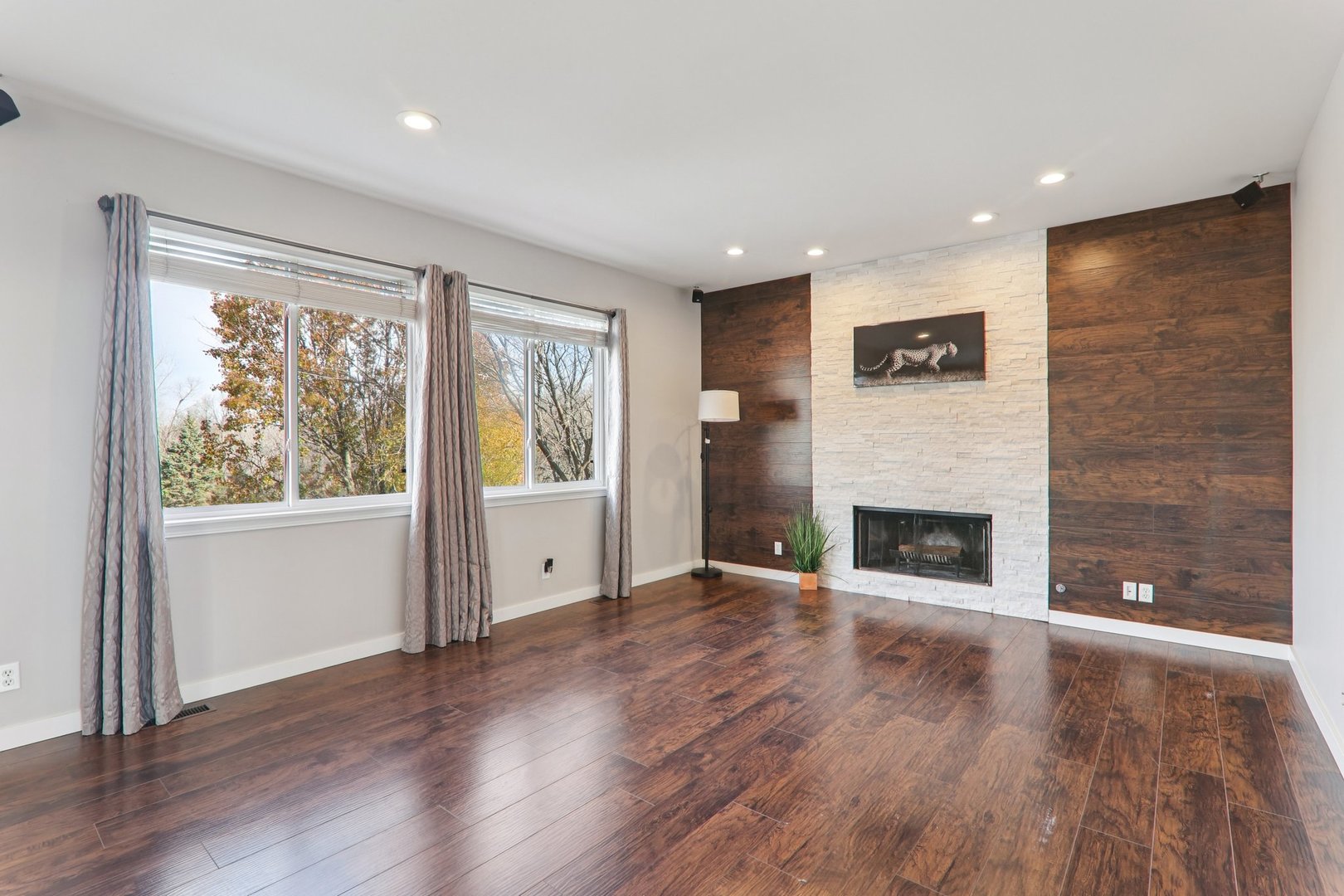 815 N Overlook Circle, Round Lake, IL 60073