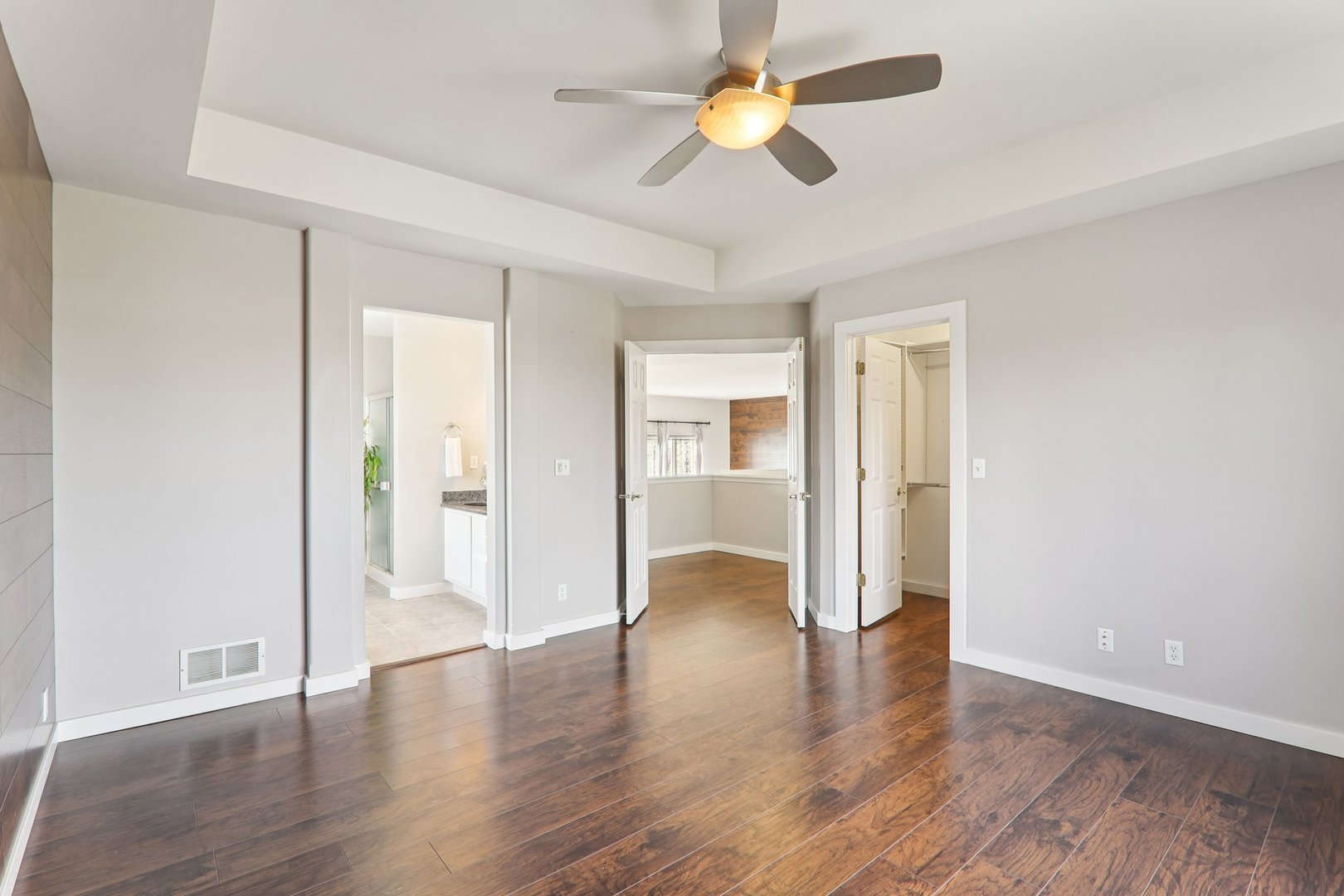 815 N Overlook Circle, Round Lake, IL 60073