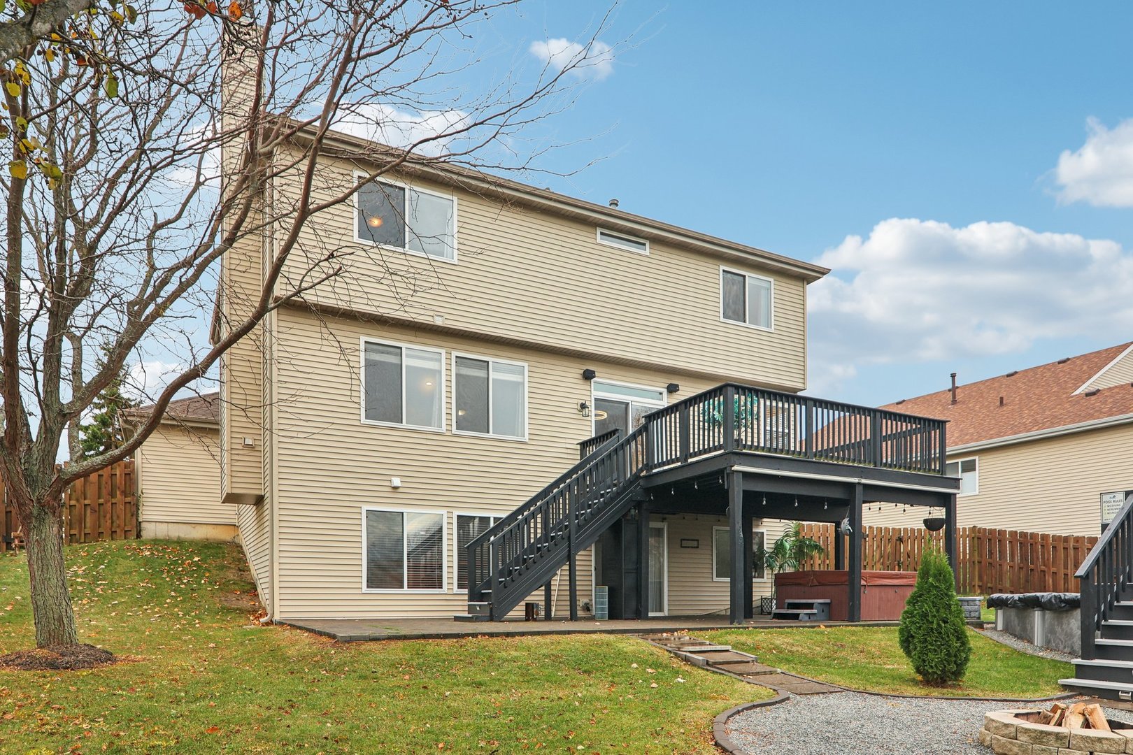 815 N Overlook Circle, Round Lake, IL 60073