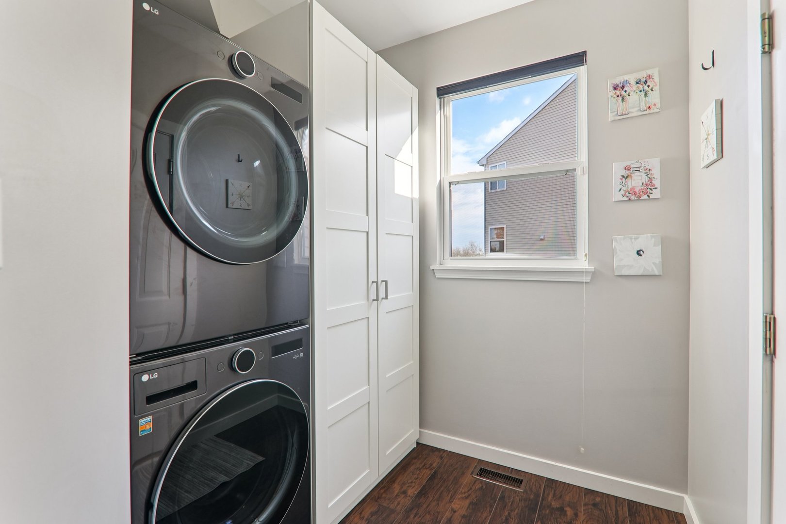 815 N Overlook Circle, Round Lake, IL 60073