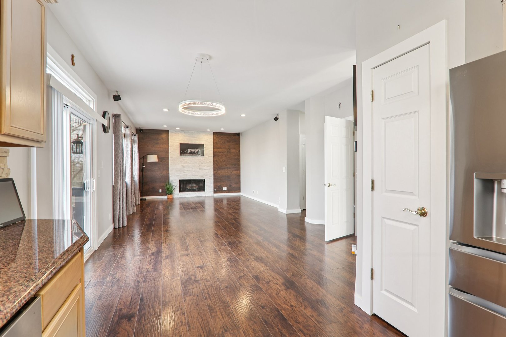 815 N Overlook Circle, Round Lake, IL 60073