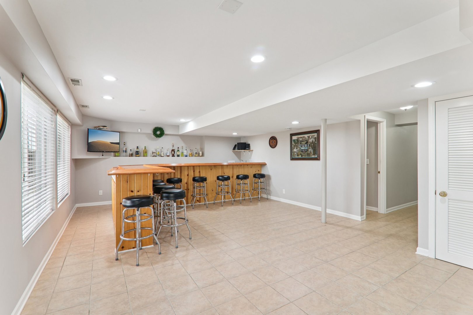 815 N Overlook Circle, Round Lake, IL 60073