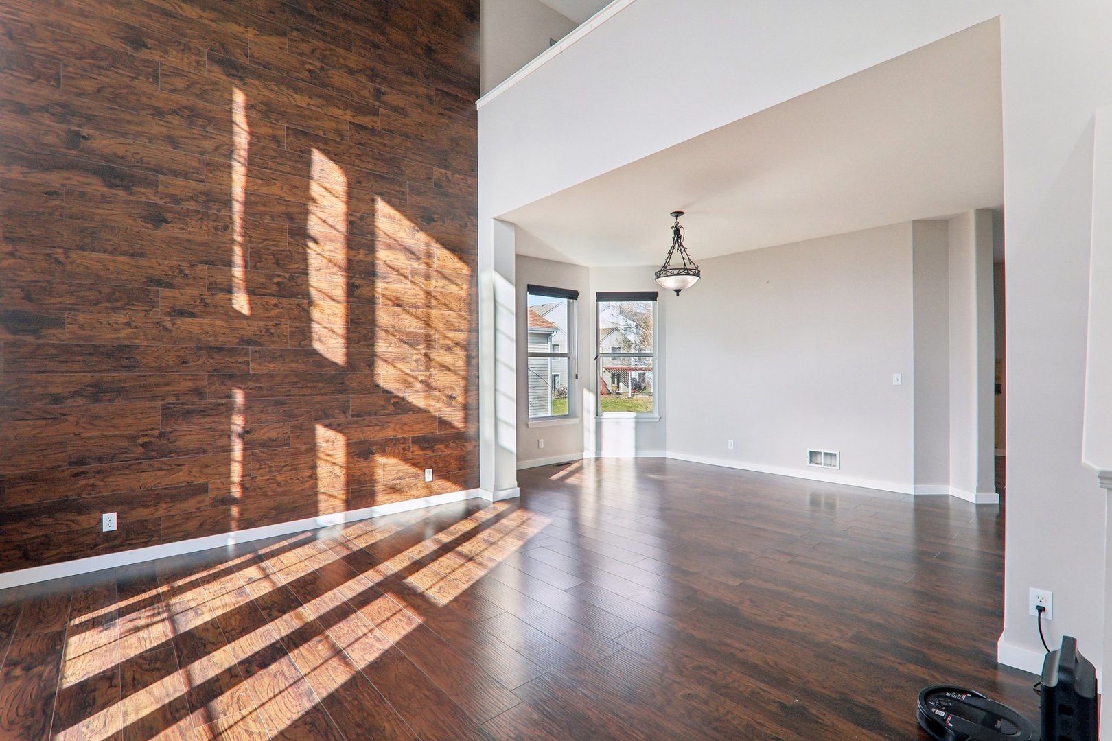 815 N Overlook Circle, Round Lake, IL 60073