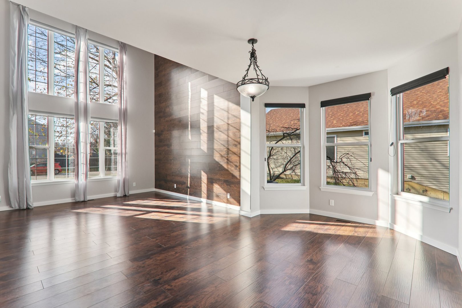 815 N Overlook Circle, Round Lake, IL 60073