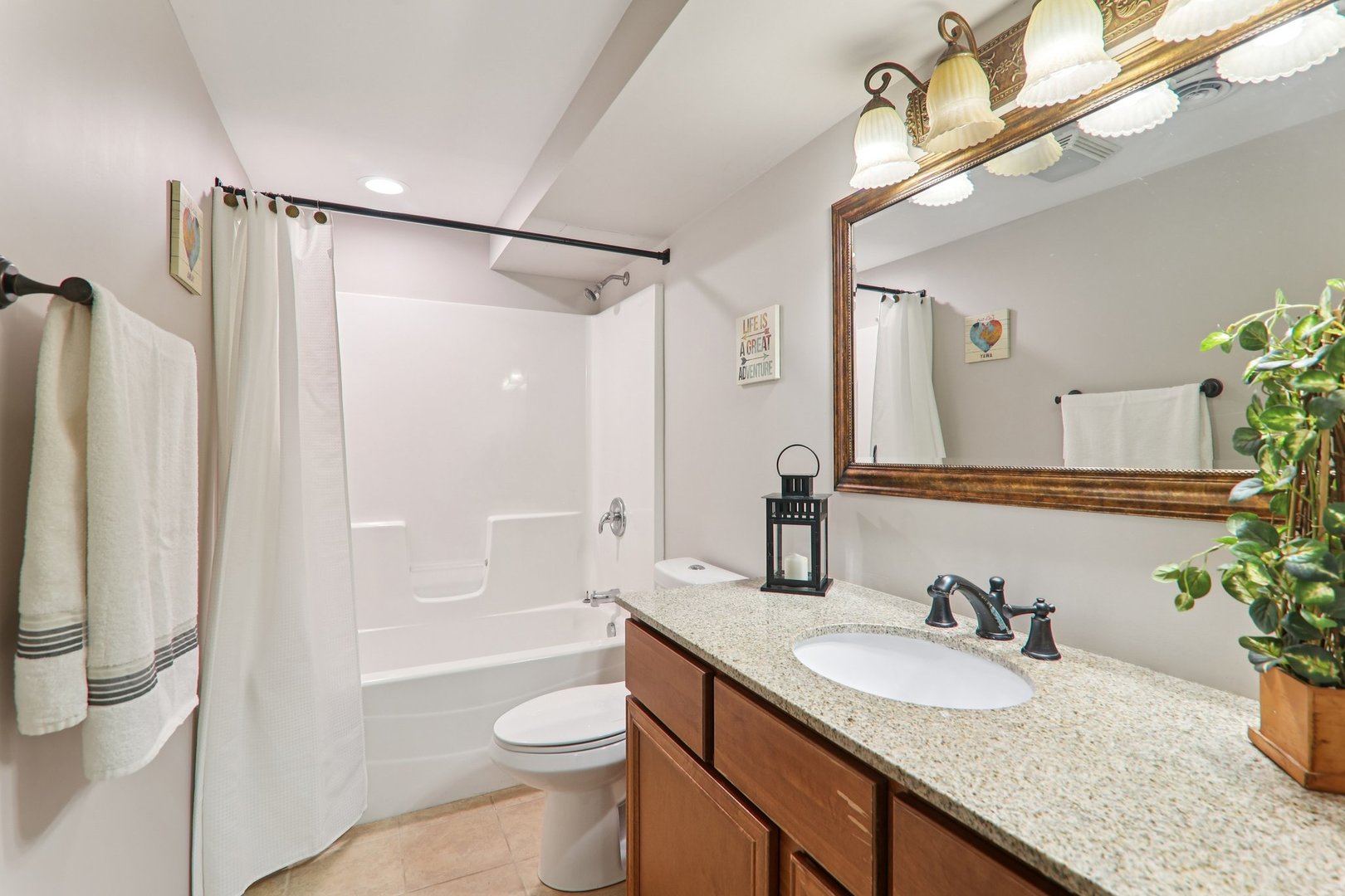 815 N Overlook Circle, Round Lake, IL 60073