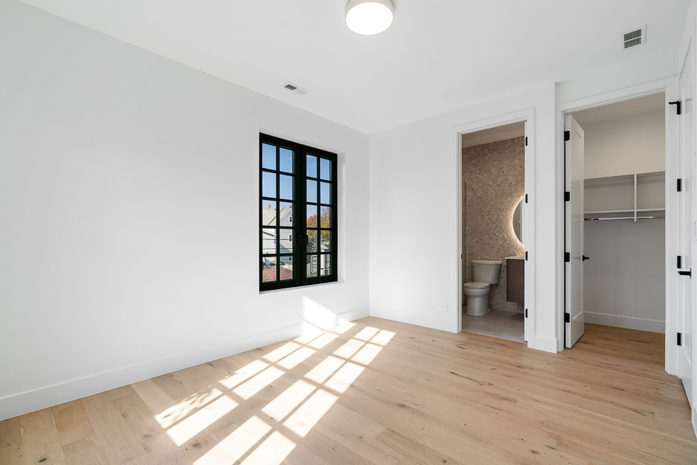 3446 N Oakley Avenue, Chicago, IL 60618