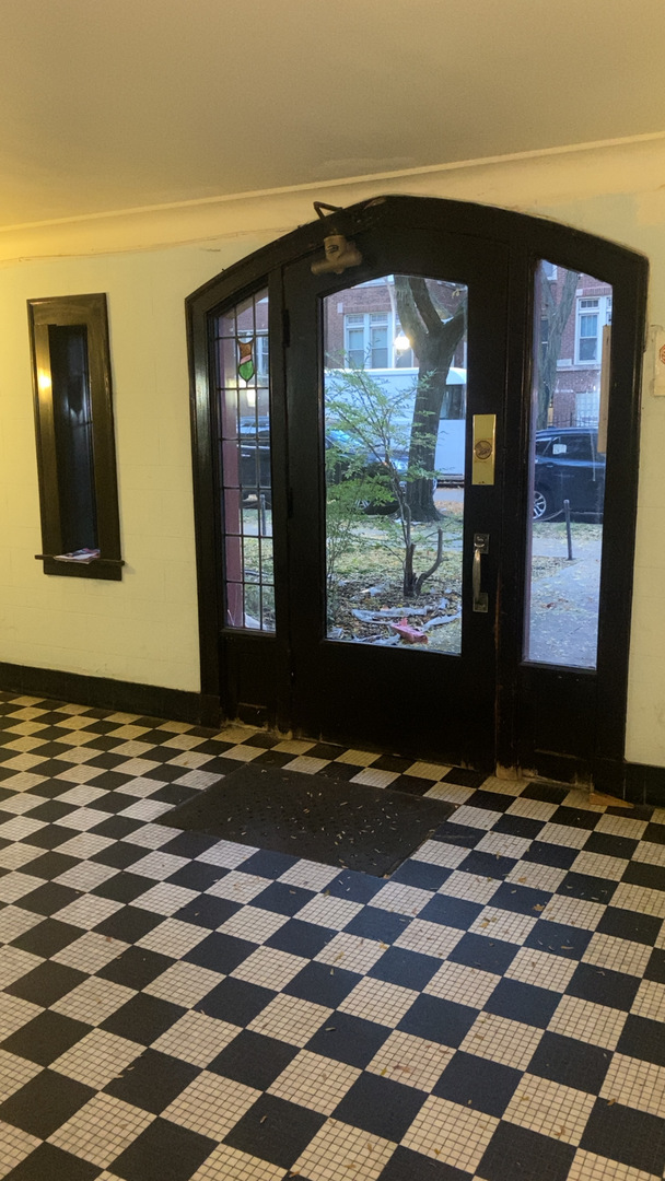 2233 E 70th Place #1, Chicago, IL 60649