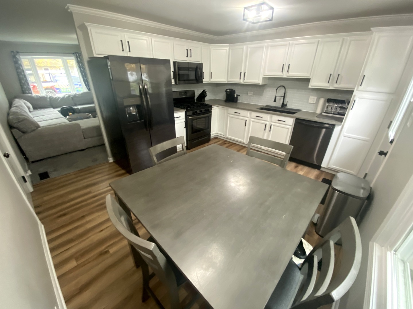 513 Fenton Avenue, Romeoville, IL 60446