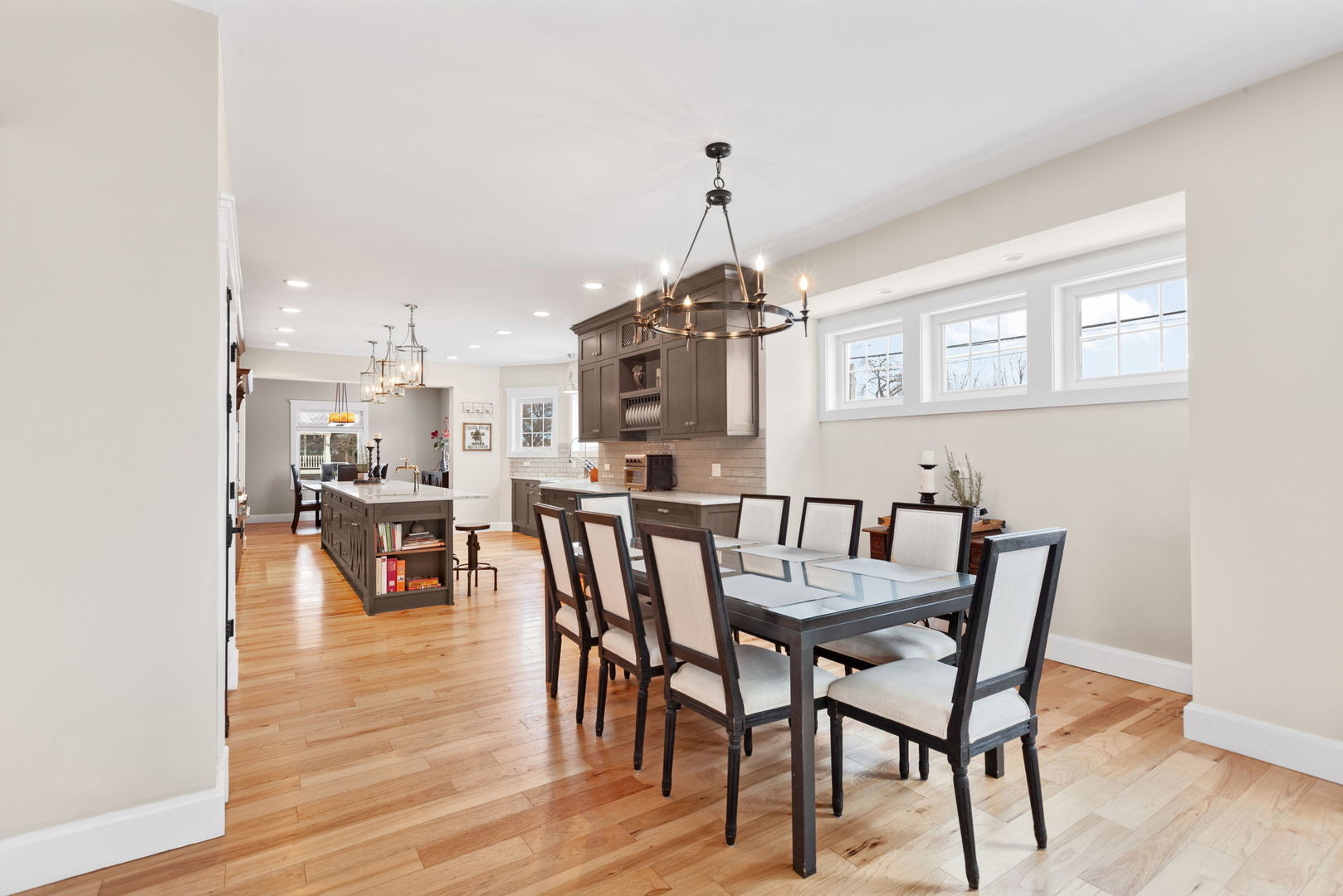 205 W Cook Avenue, Libertyville, IL 60048