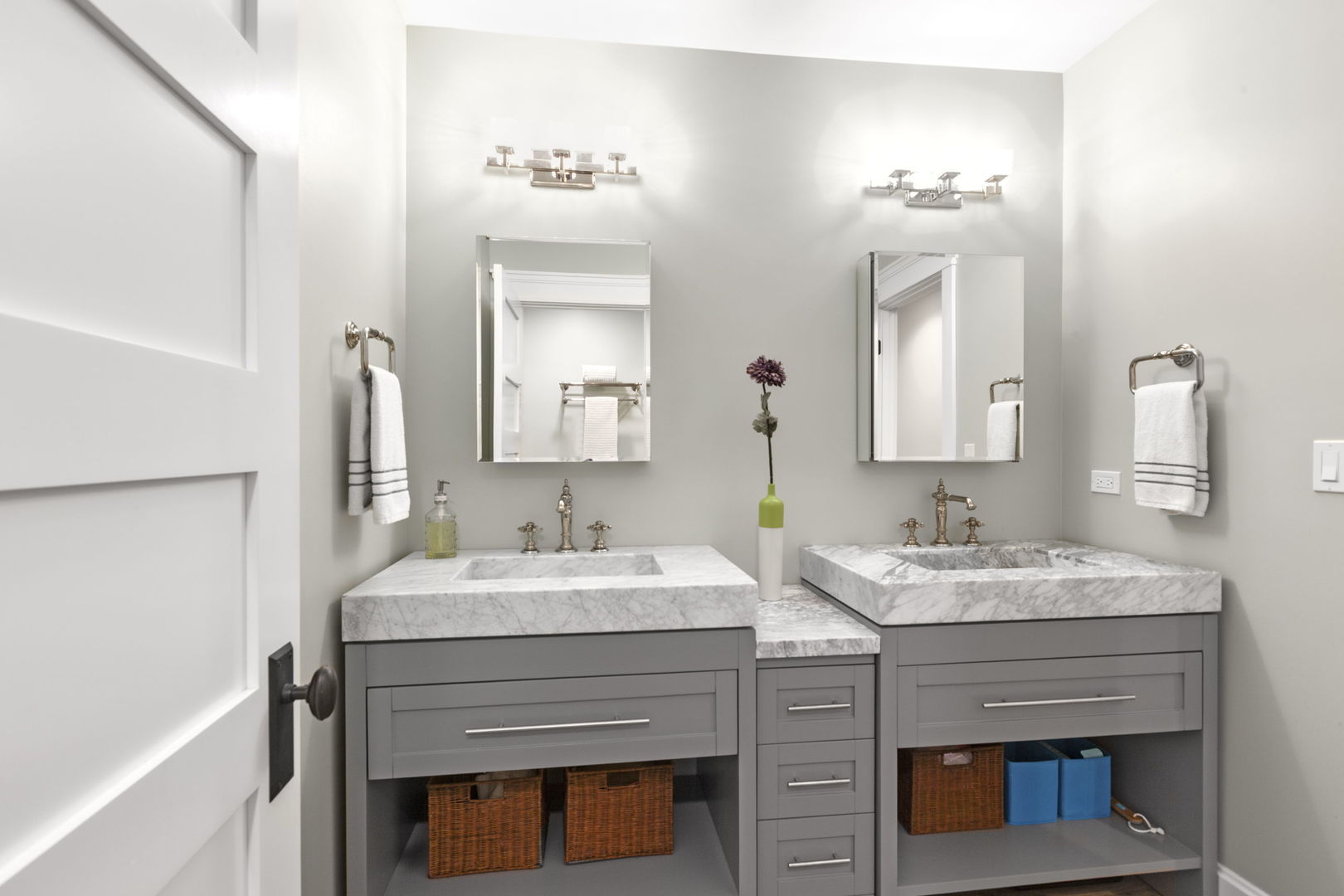 205 W Cook Avenue, Libertyville, IL 60048