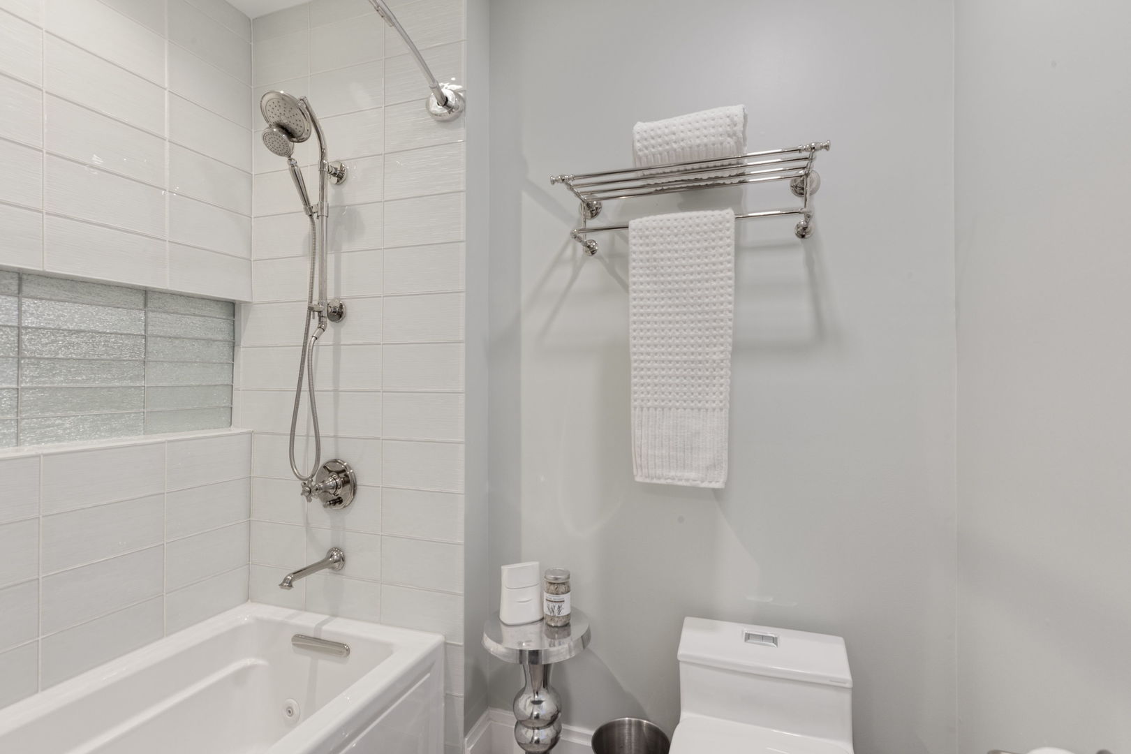 205 W Cook Avenue, Libertyville, IL 60048