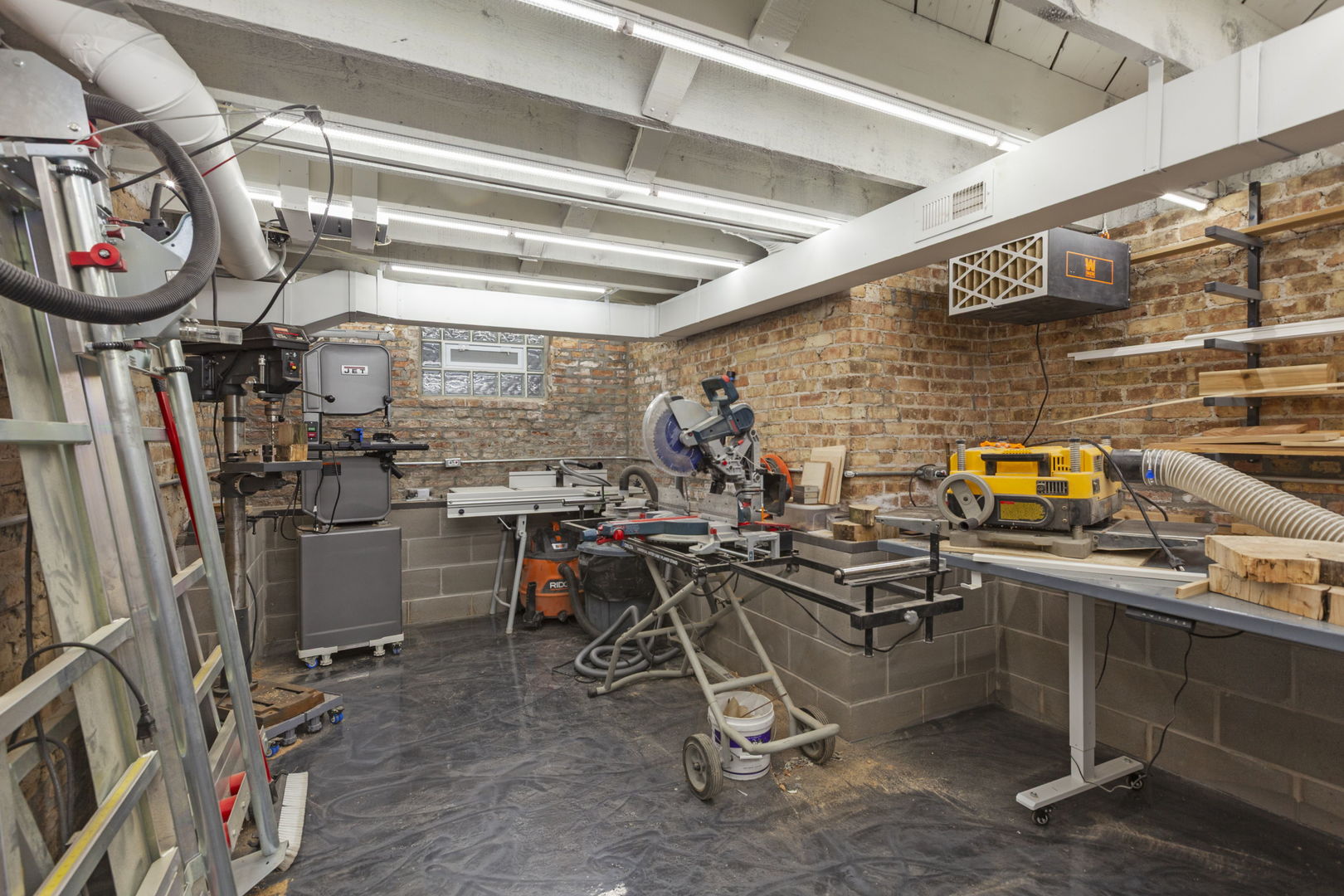 205 W Cook Avenue, Libertyville, IL 60048