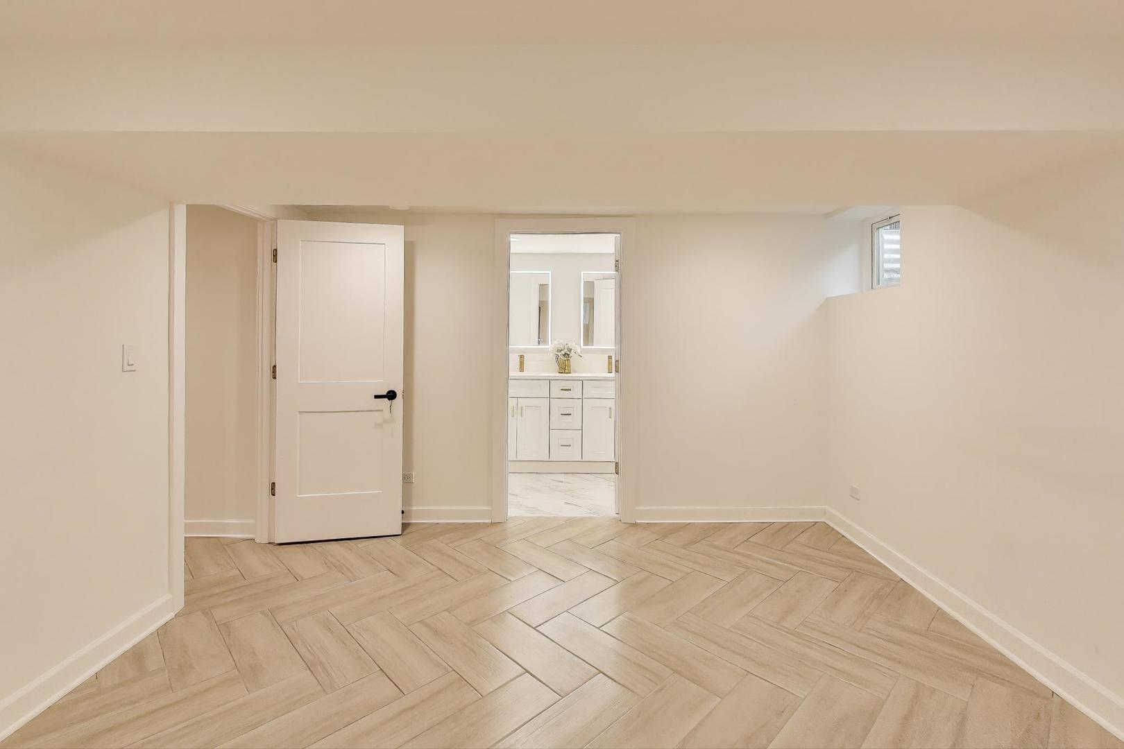 832 N Delphia Avenue, Park Ridge, IL 60068