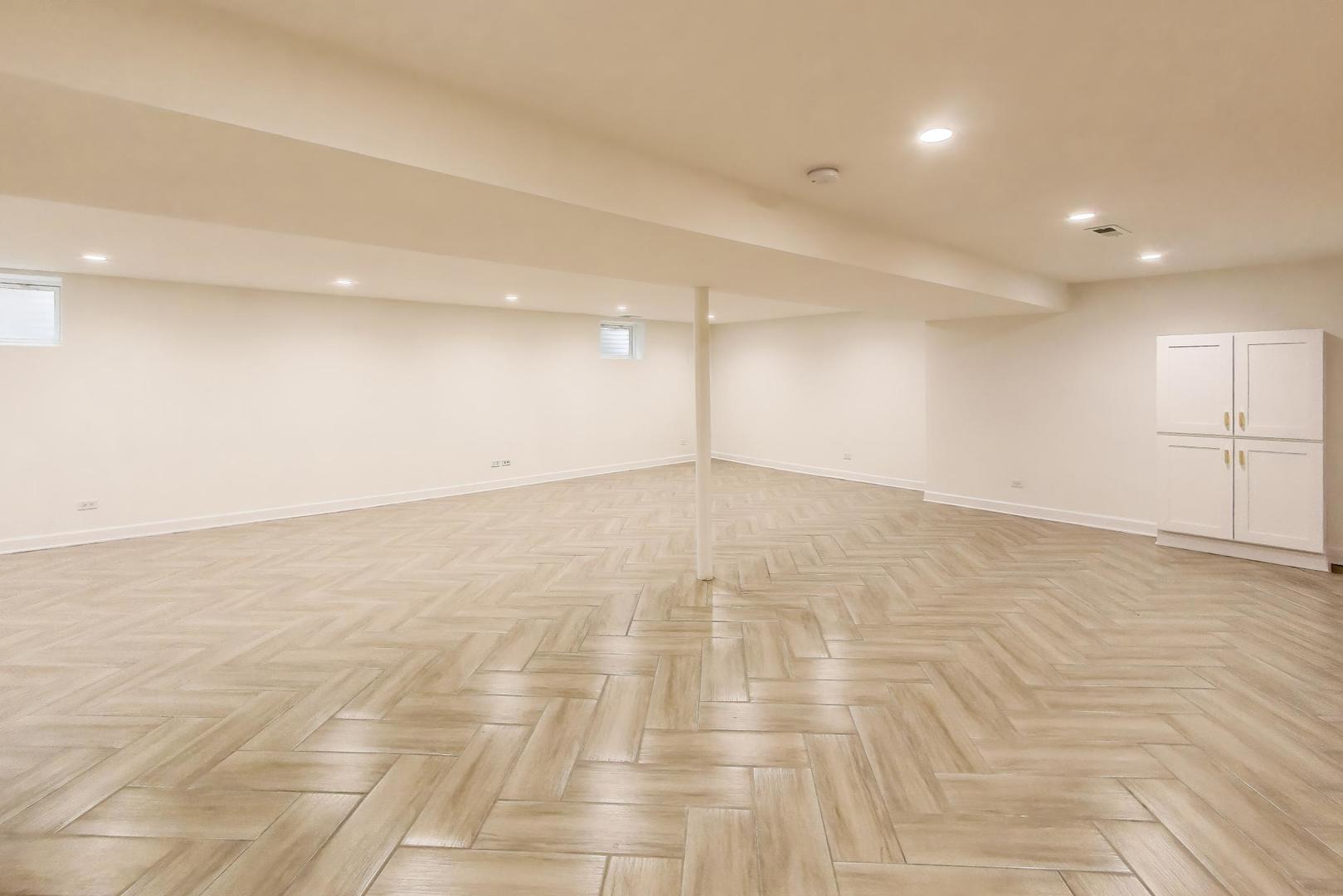 832 N Delphia Avenue, Park Ridge, IL 60068