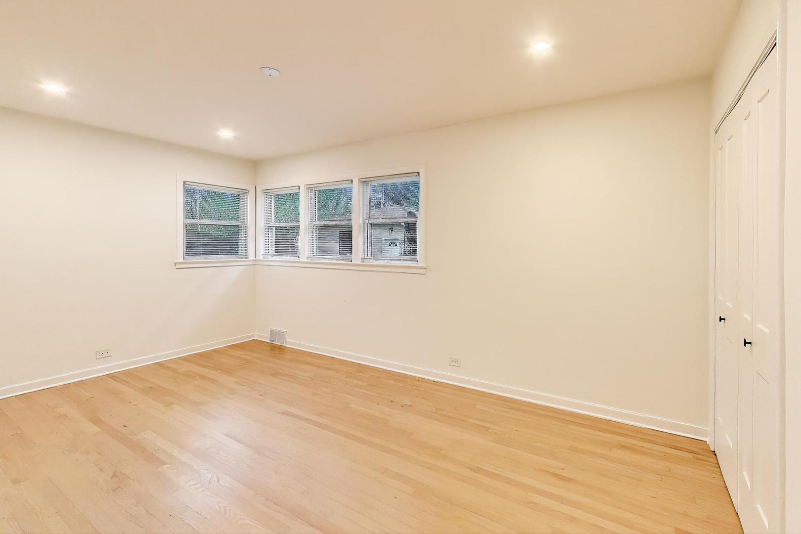 832 N Delphia Avenue, Park Ridge, IL 60068