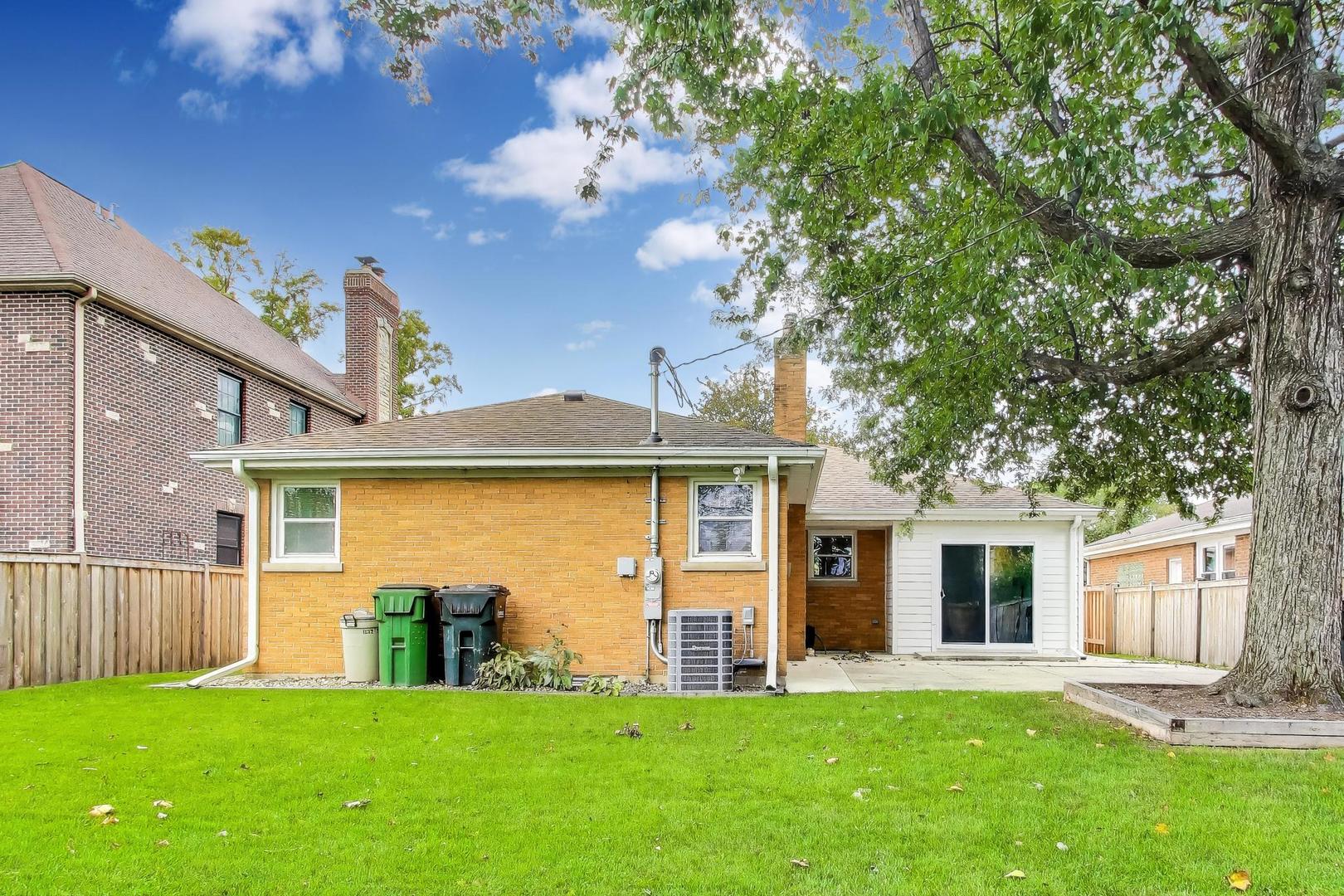 832 N Delphia Avenue, Park Ridge, IL 60068