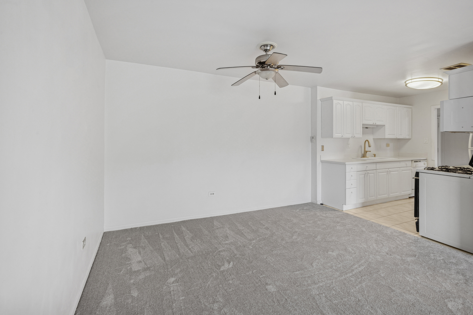 8905 Knight Avenue #211, Des Plaines, IL 60016