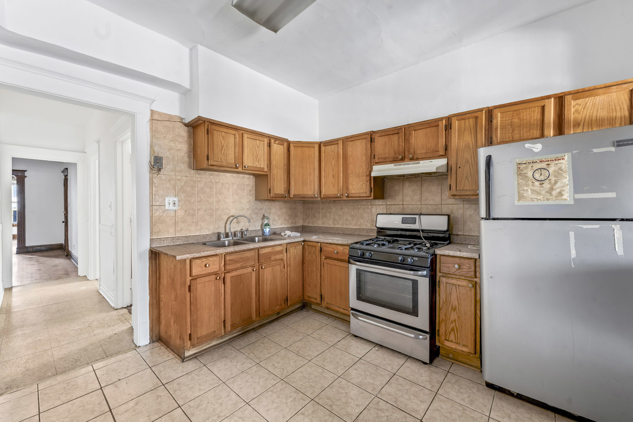 6043 S Eberhart Avenue, Chicago, IL 60637