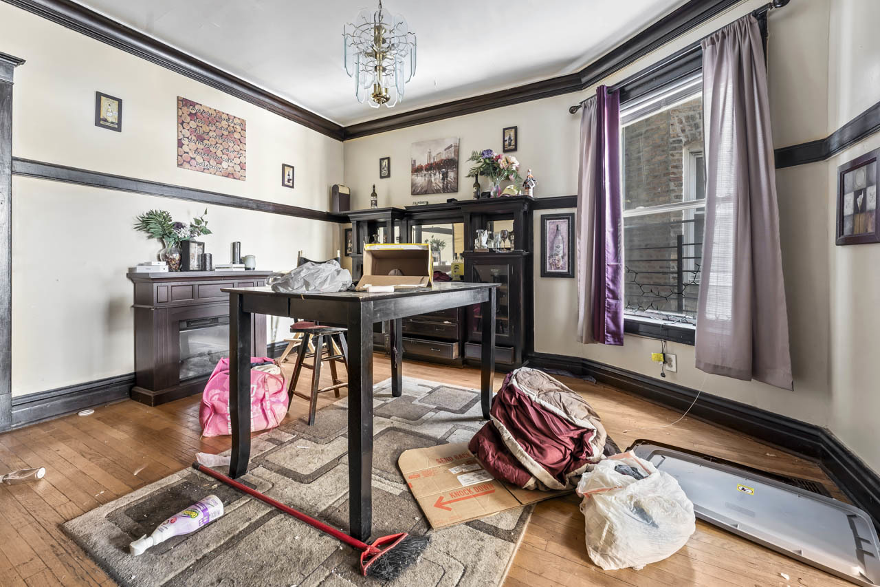 6043 S Eberhart Avenue, Chicago, IL 60637