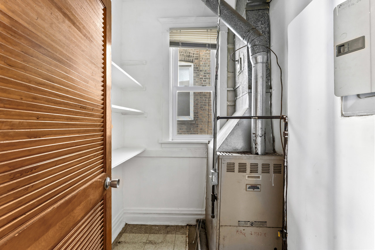 6043 S Eberhart Avenue, Chicago, IL 60637