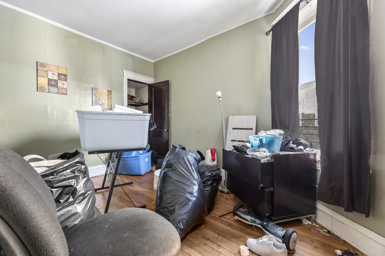 6043 S Eberhart Avenue, Chicago, IL 60637