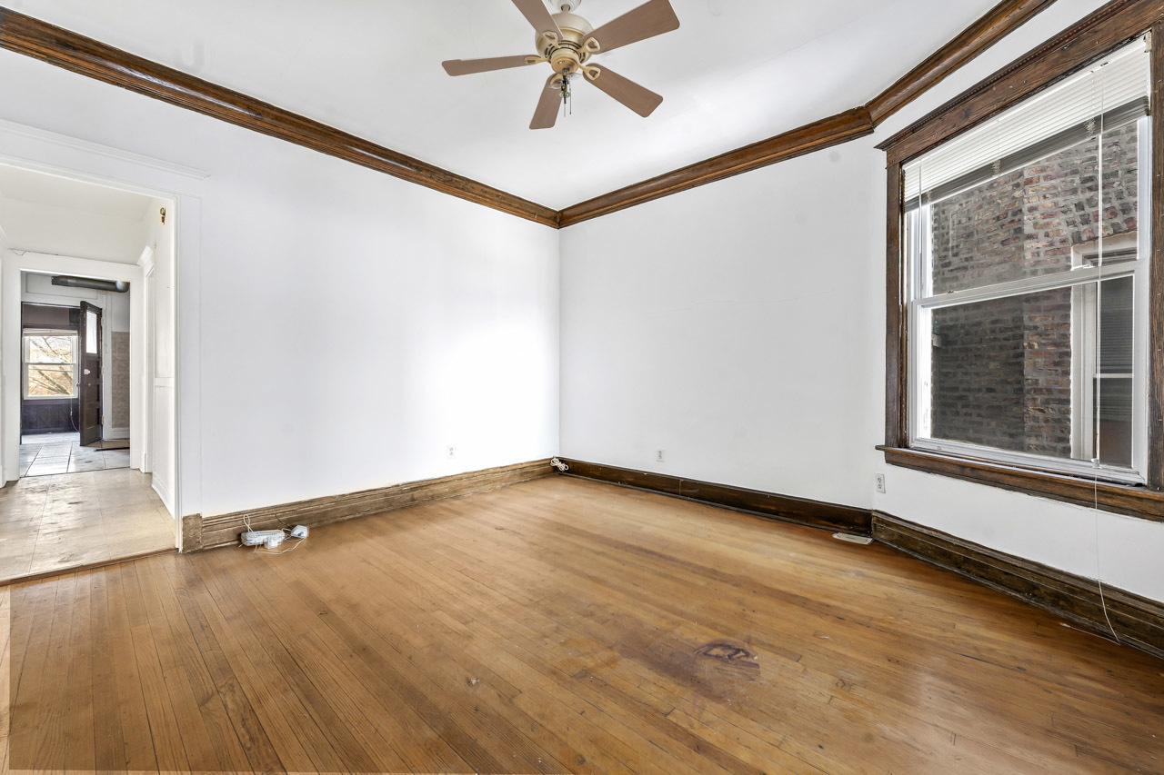 6043 S Eberhart Avenue, Chicago, IL 60637