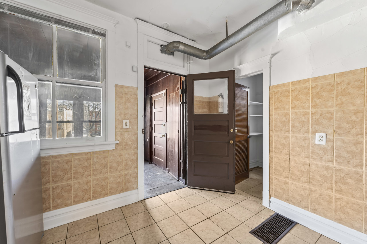 6043 S Eberhart Avenue, Chicago, IL 60637