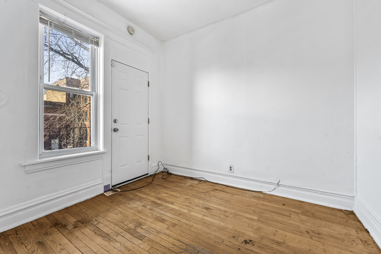 6043 S Eberhart Avenue, Chicago, IL 60637