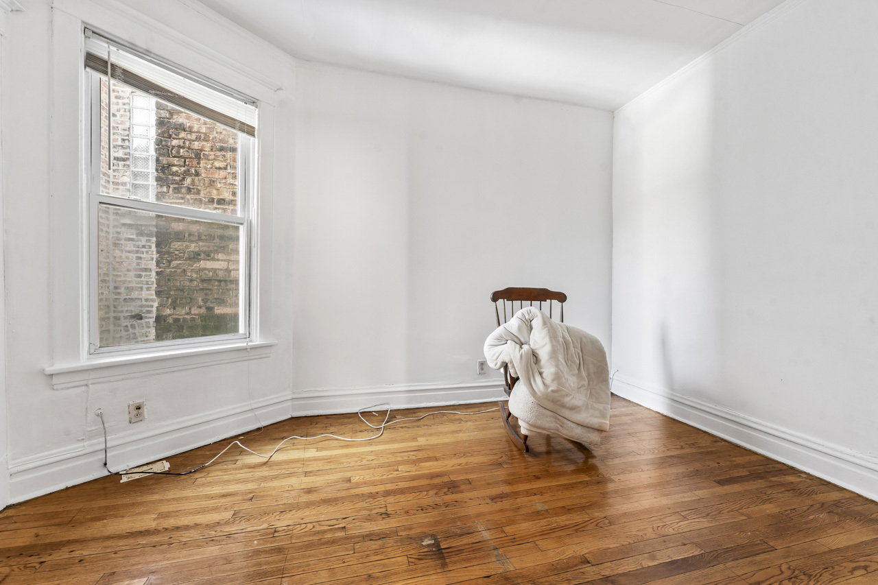 6043 S Eberhart Avenue, Chicago, IL 60637