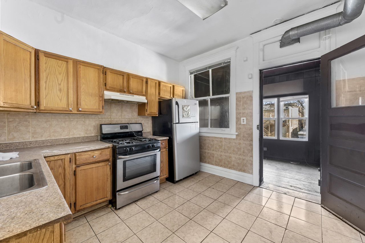 6043 S Eberhart Avenue, Chicago, IL 60637