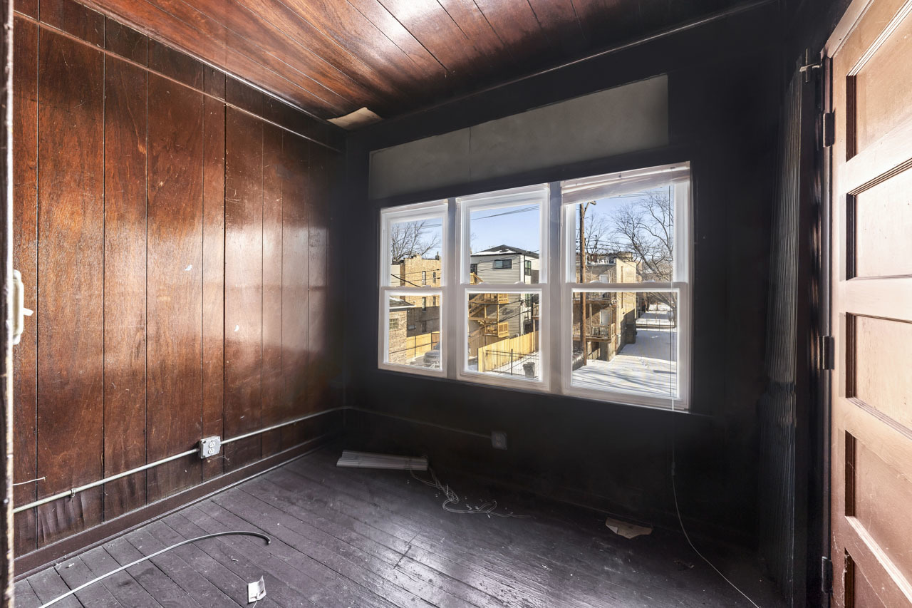 6043 S Eberhart Avenue, Chicago, IL 60637