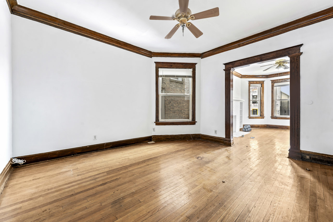 6043 S Eberhart Avenue, Chicago, IL 60637