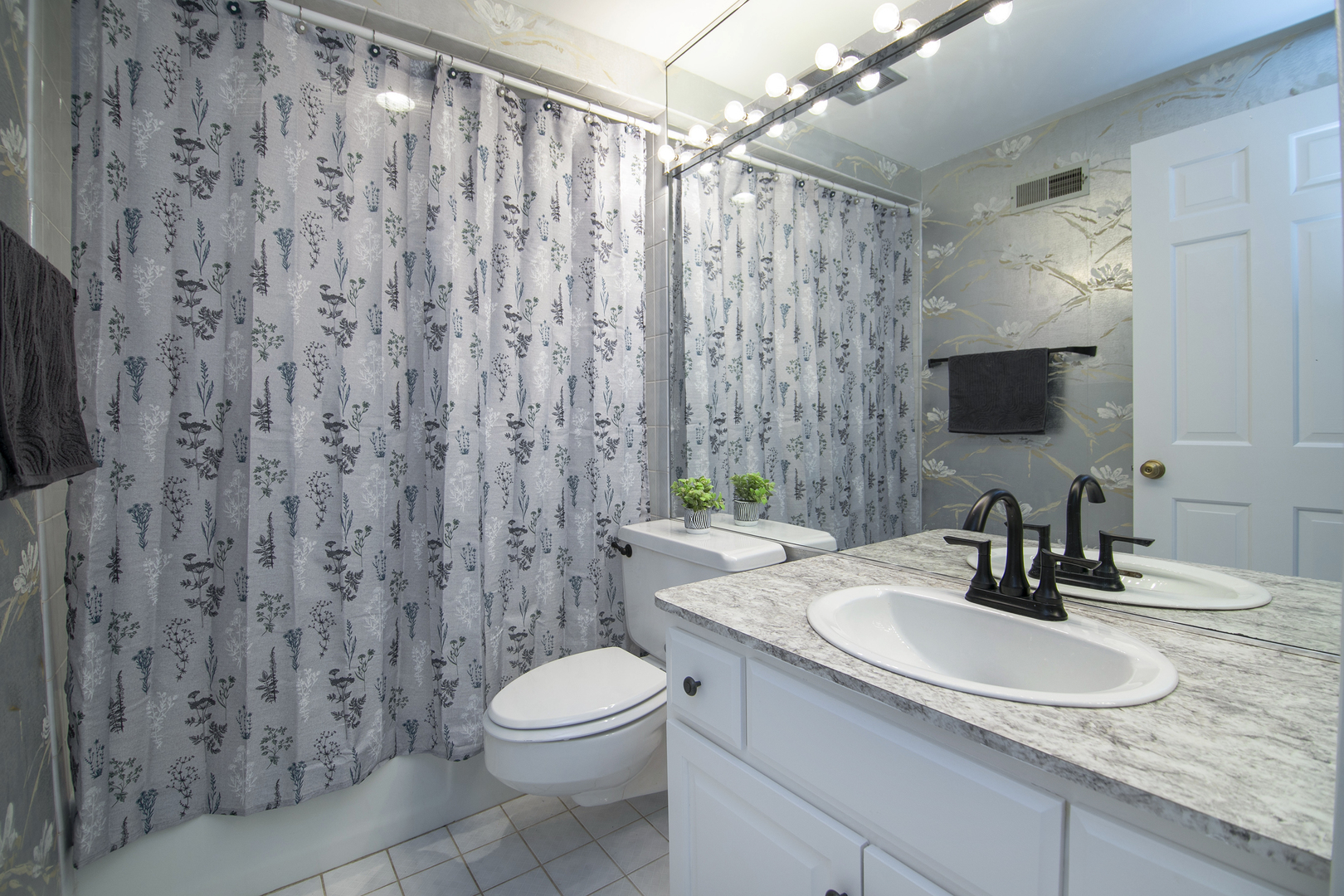 3427 Vollmer Road #202, Flossmoor, IL 60422