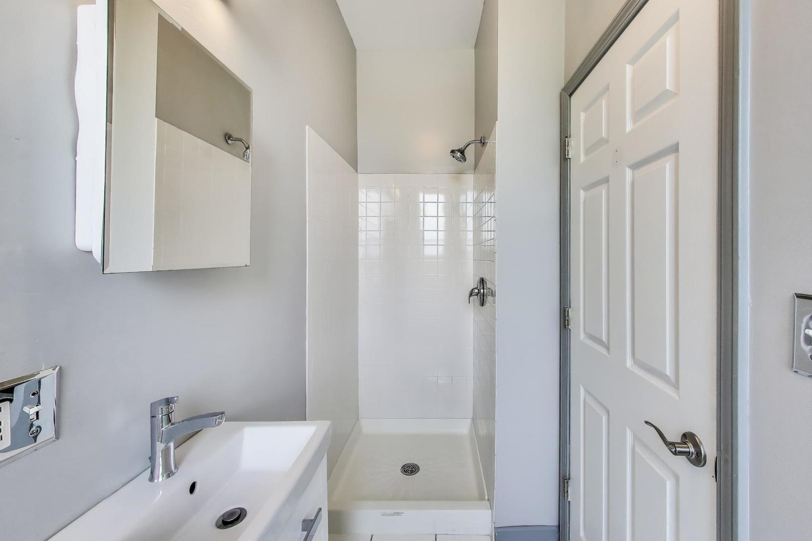 737 E 50th Street #4, Chicago, IL 60615