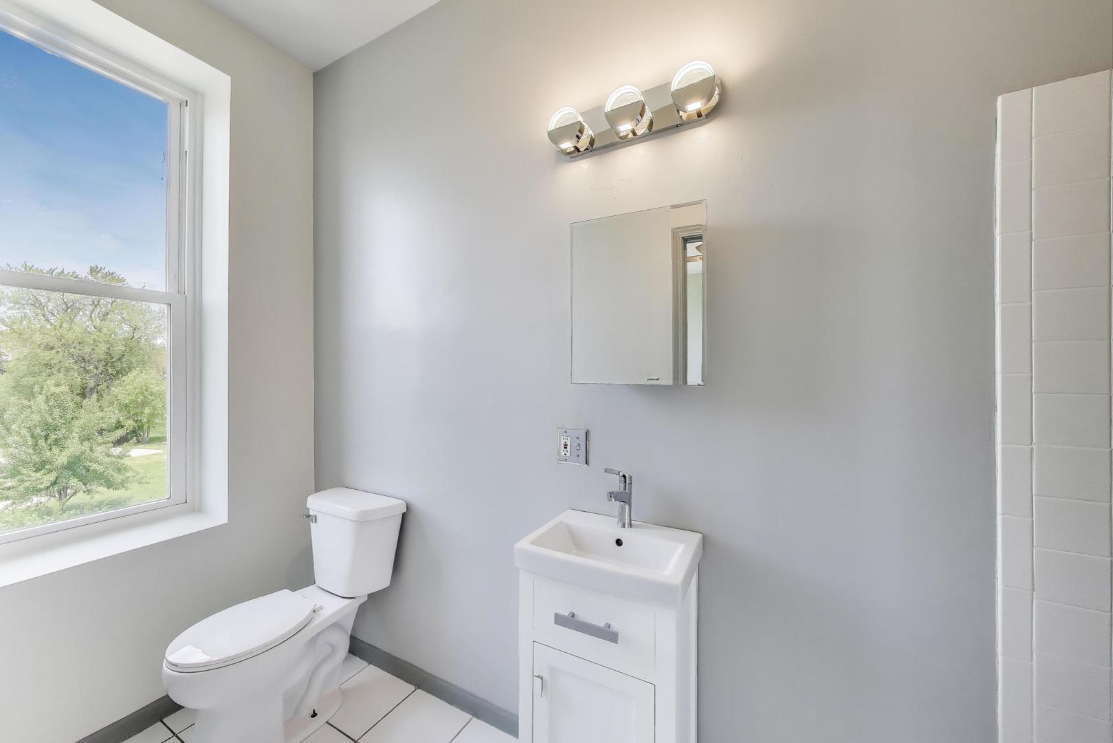 737 E 50th Street #4, Chicago, IL 60615