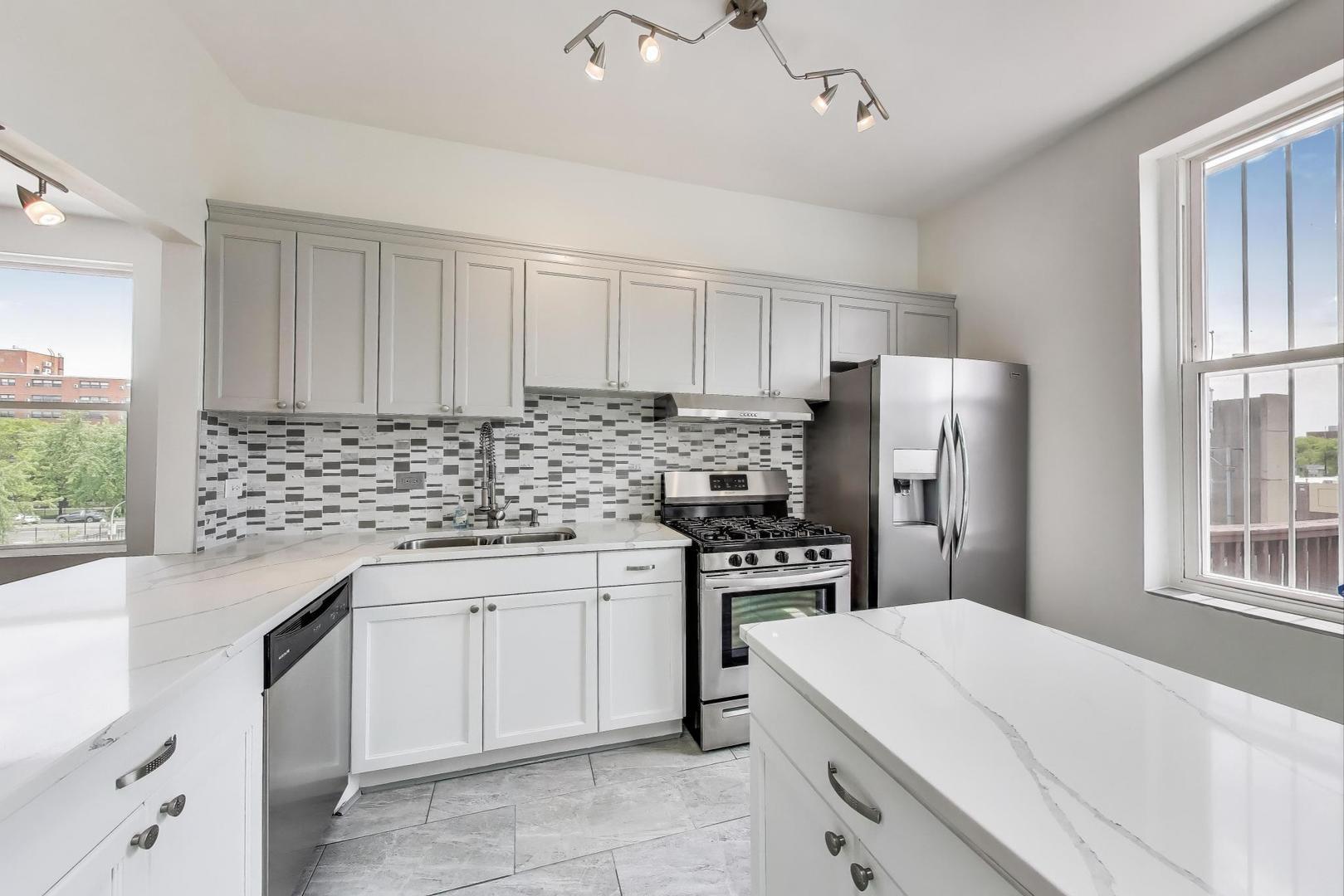 737 E 50th Street #4, Chicago, IL 60615