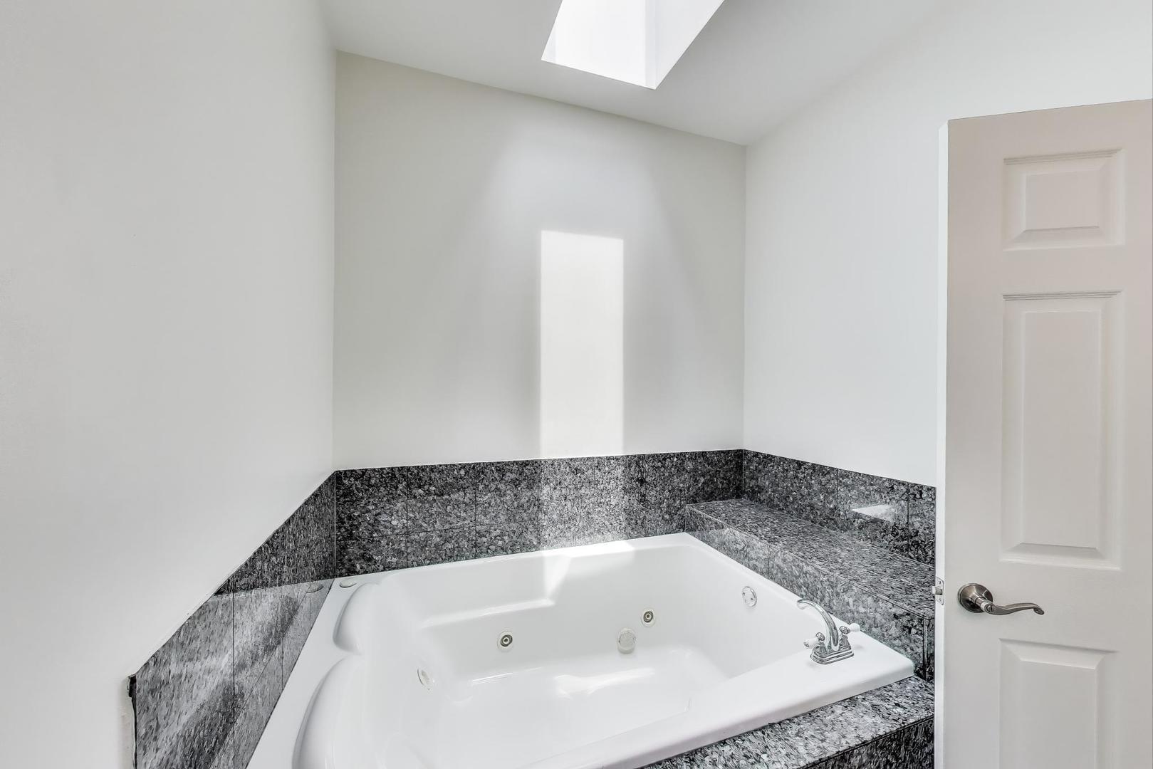 737 E 50th Street #4, Chicago, IL 60615