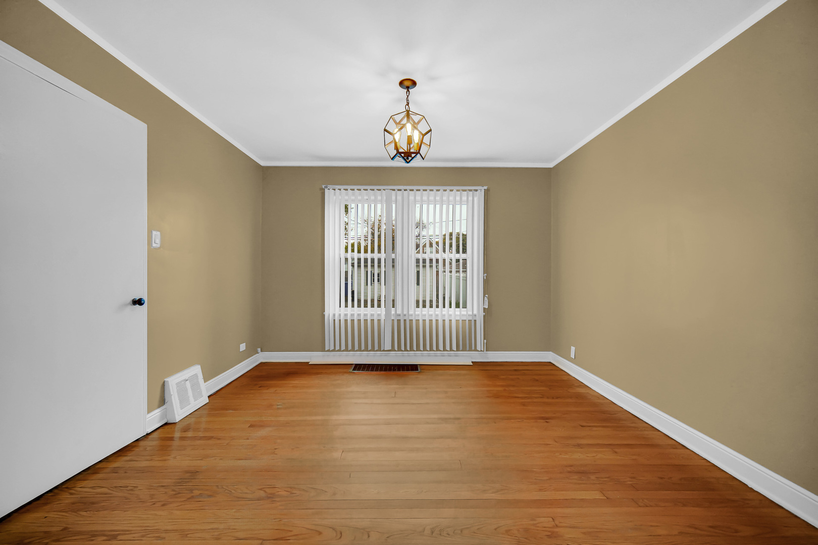 10626 S Prairie Avenue, Chicago, IL 60628