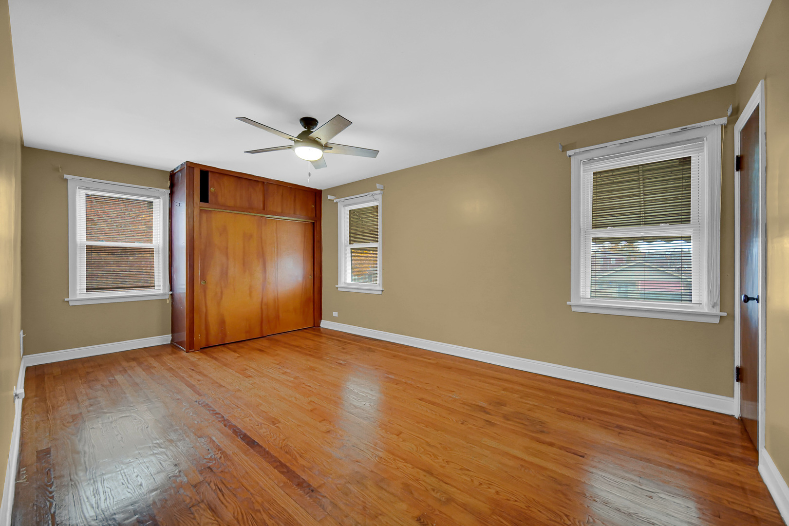 10626 S Prairie Avenue, Chicago, IL 60628