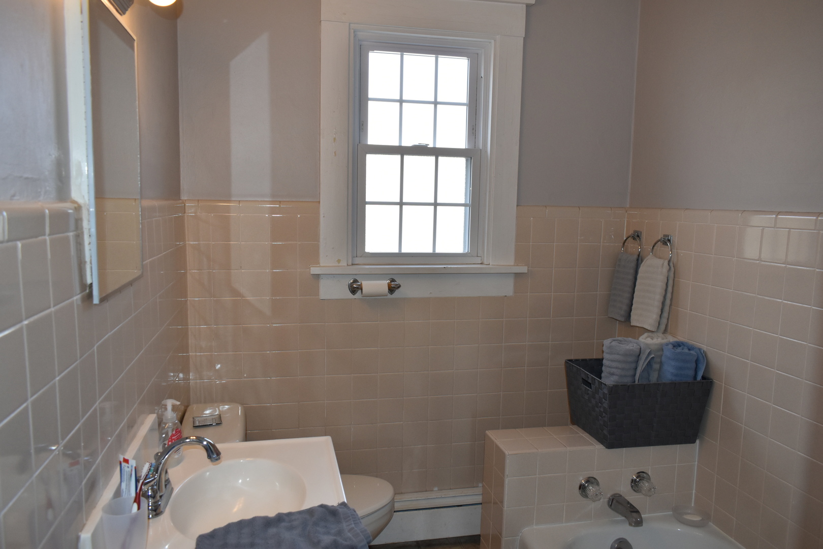 46 N Adams Street, El Paso, IL 61738