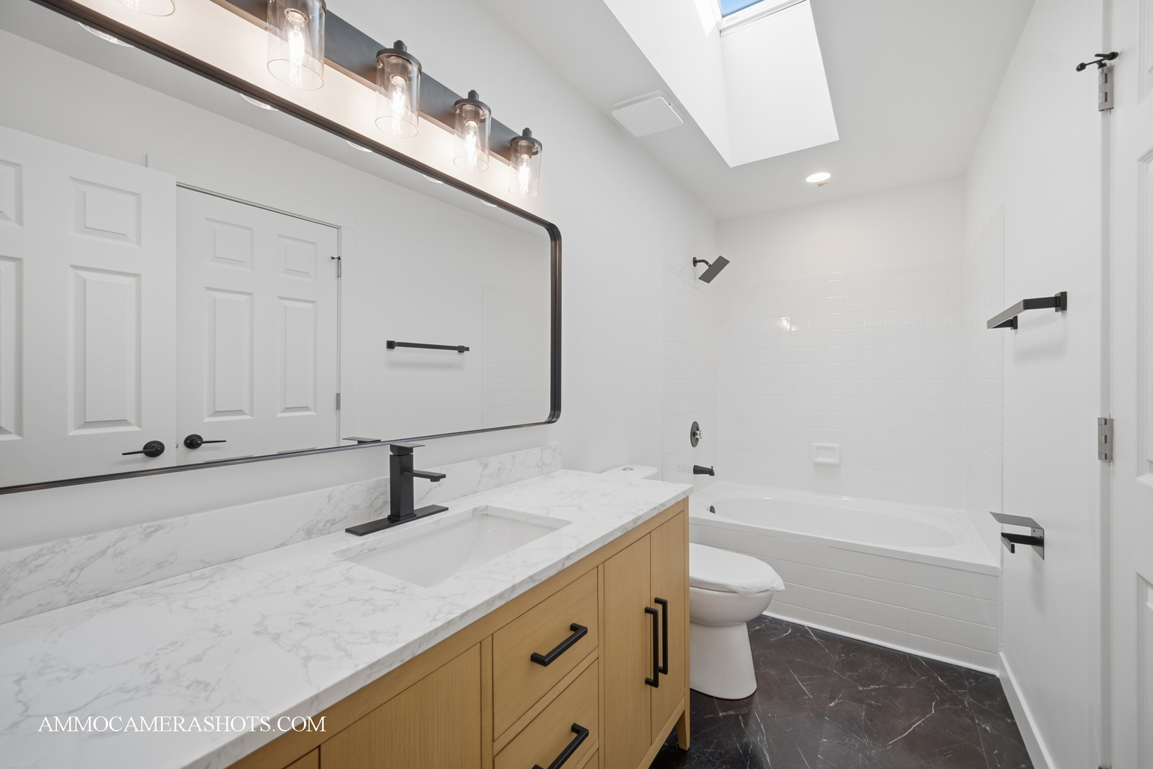 1329 Gloucester Circle, Carol Stream, IL 60188