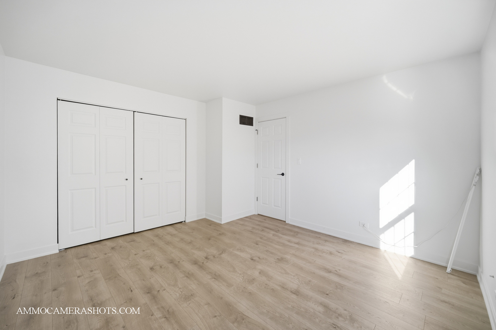 1329 Gloucester Circle, Carol Stream, IL 60188