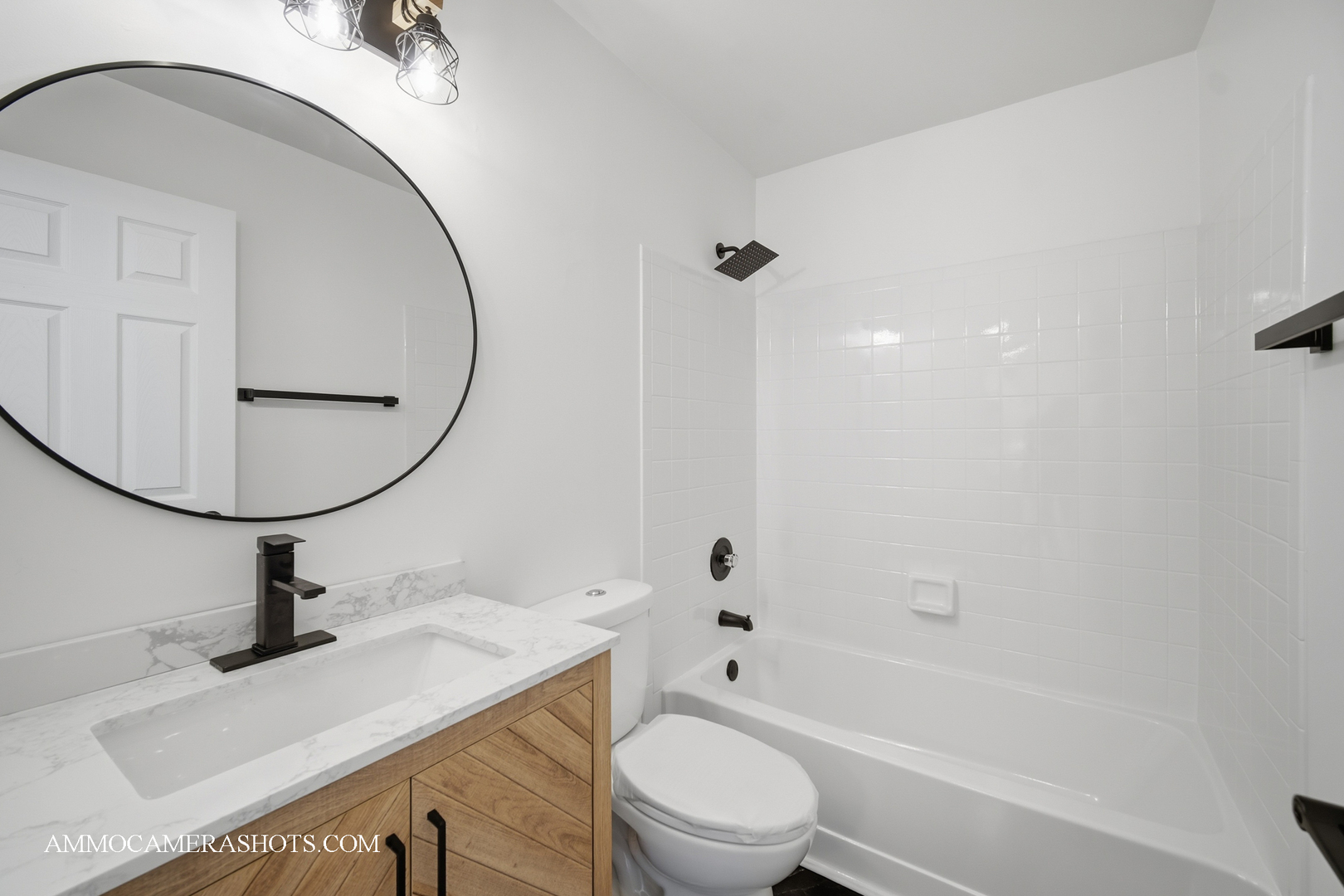 1329 Gloucester Circle, Carol Stream, IL 60188