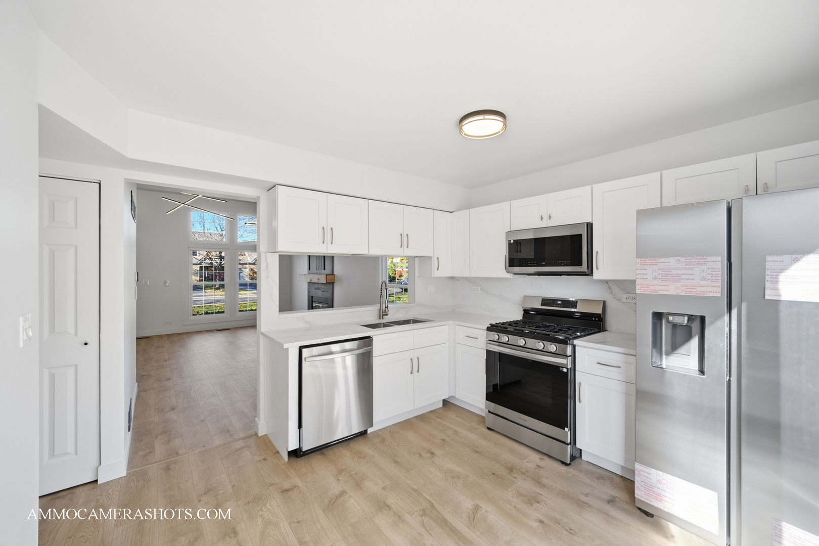 1329 Gloucester Circle, Carol Stream, IL 60188