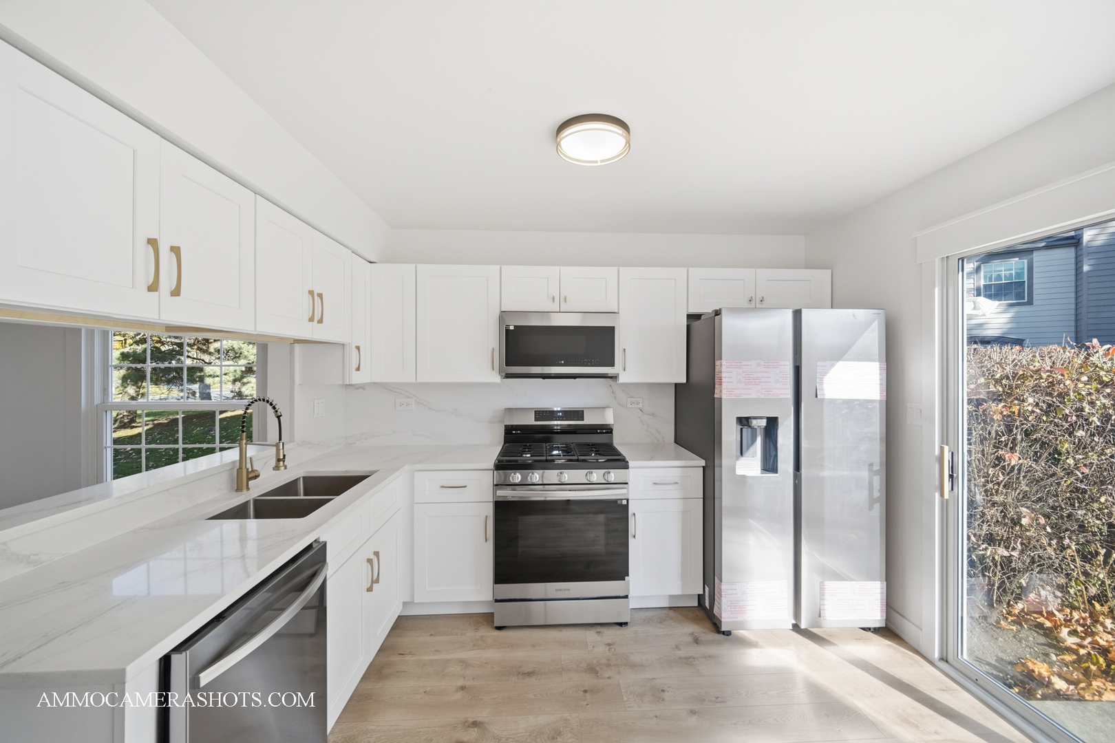 1329 Gloucester Circle, Carol Stream, IL 60188