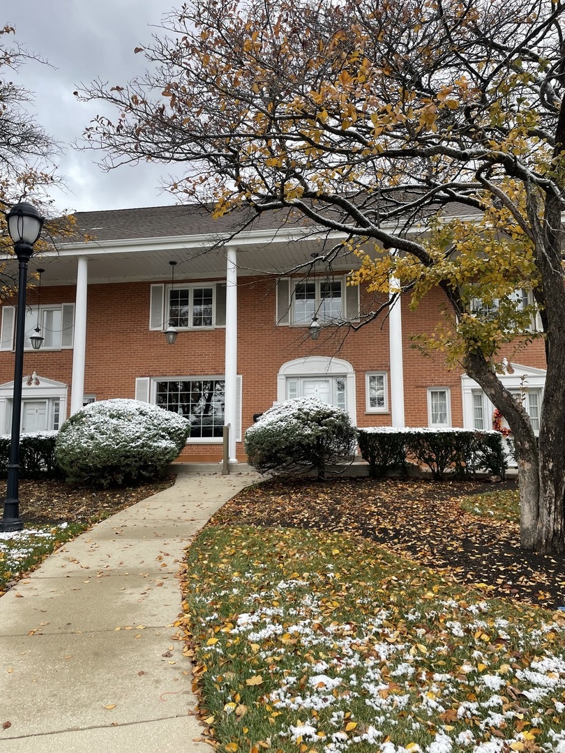 4 N Tower Road, Oak Brook, IL 60523