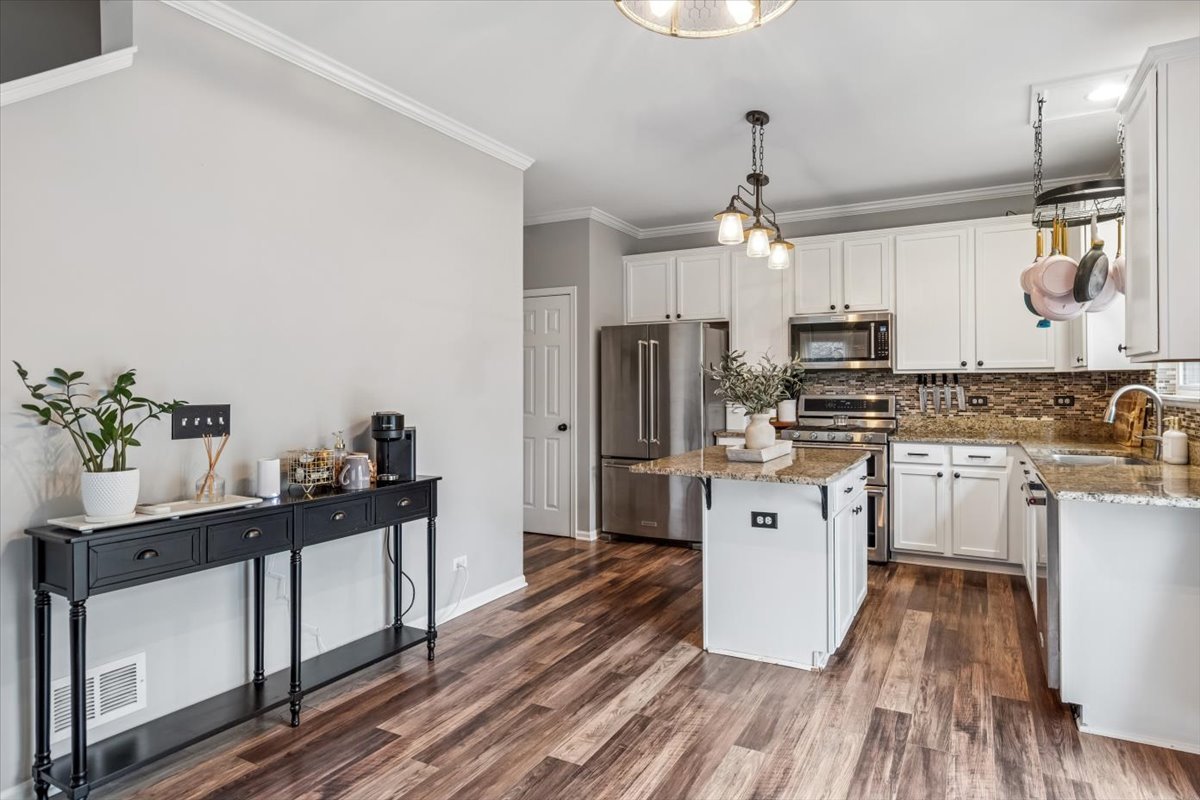 1961 Wilson Creek Circle, Aurora, IL 60503