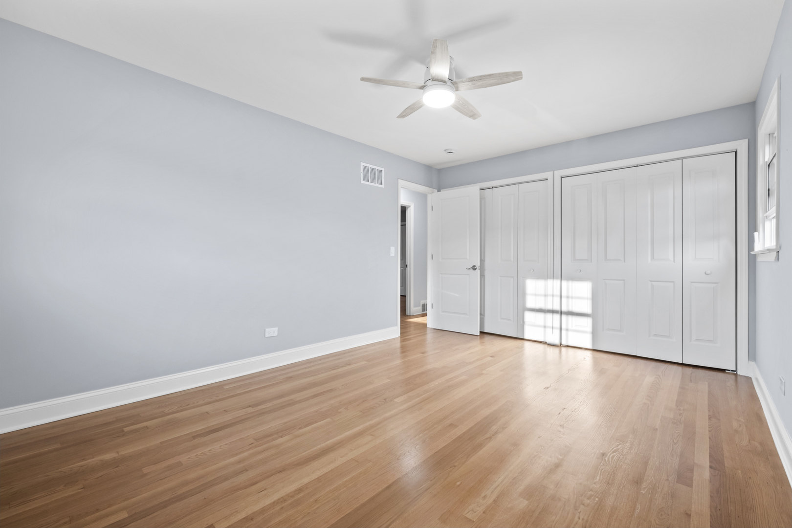 1813 E Wood Lane, Mount Prospect, IL 60056