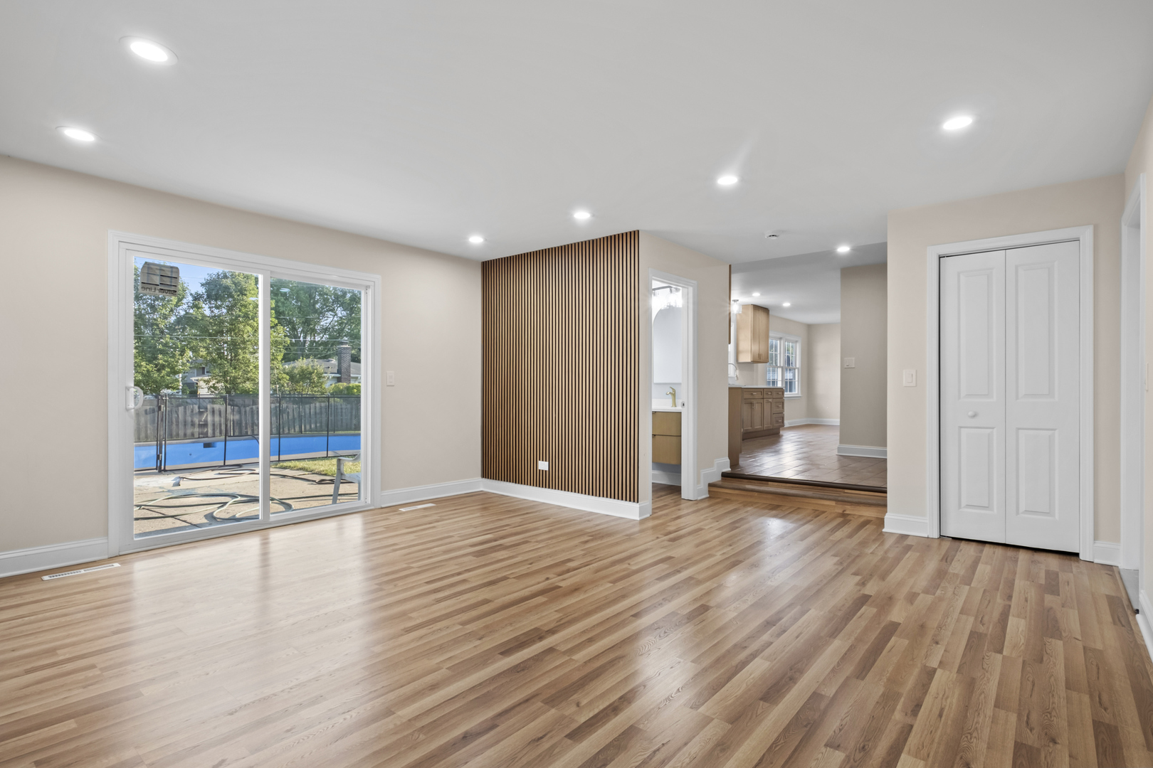 1813 E Wood Lane, Mount Prospect, IL 60056