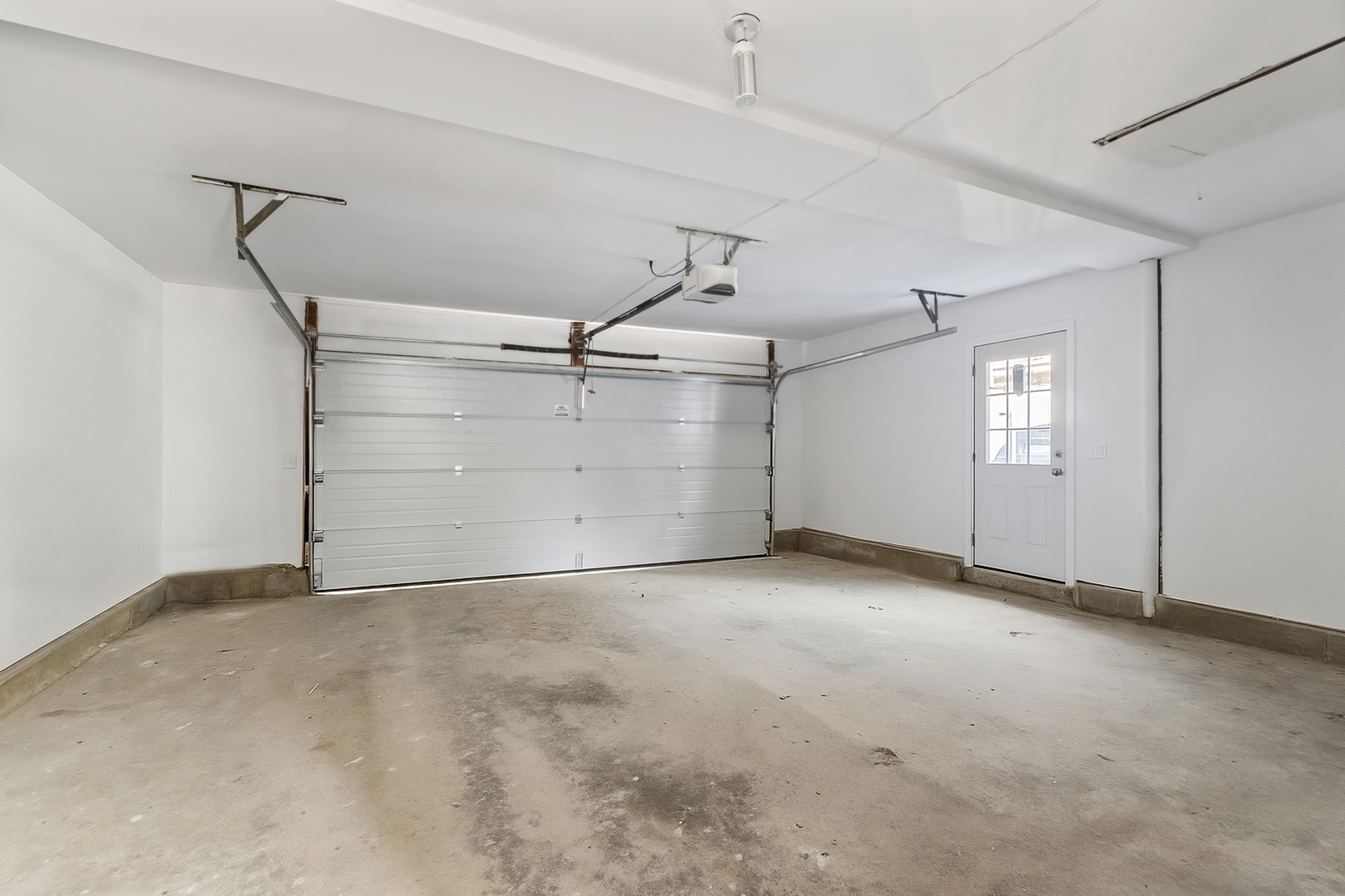 1813 E Wood Lane, Mount Prospect, IL 60056